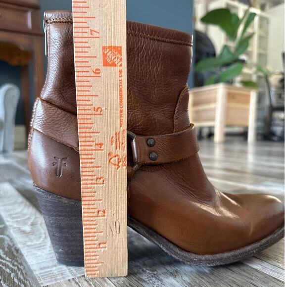 Frye Leather Harness Boots Tabitha Ankle Height Back Zip Size 7.5 Cognac Western - Picture 10 of 12